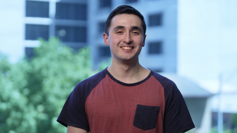 Headshot of Gabe Oyarzo