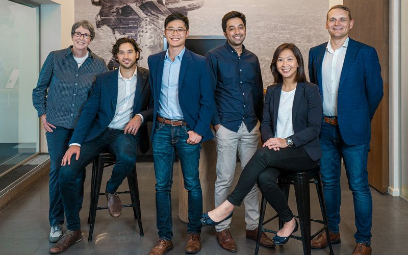 Navi co-founders Shing Yue Sheung and Mubin Yousuf with their core team, posing in business formal attire