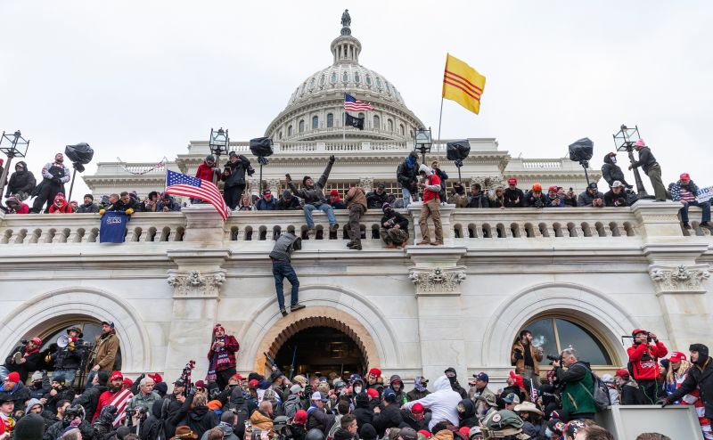 Rioters on the US Capitol Building